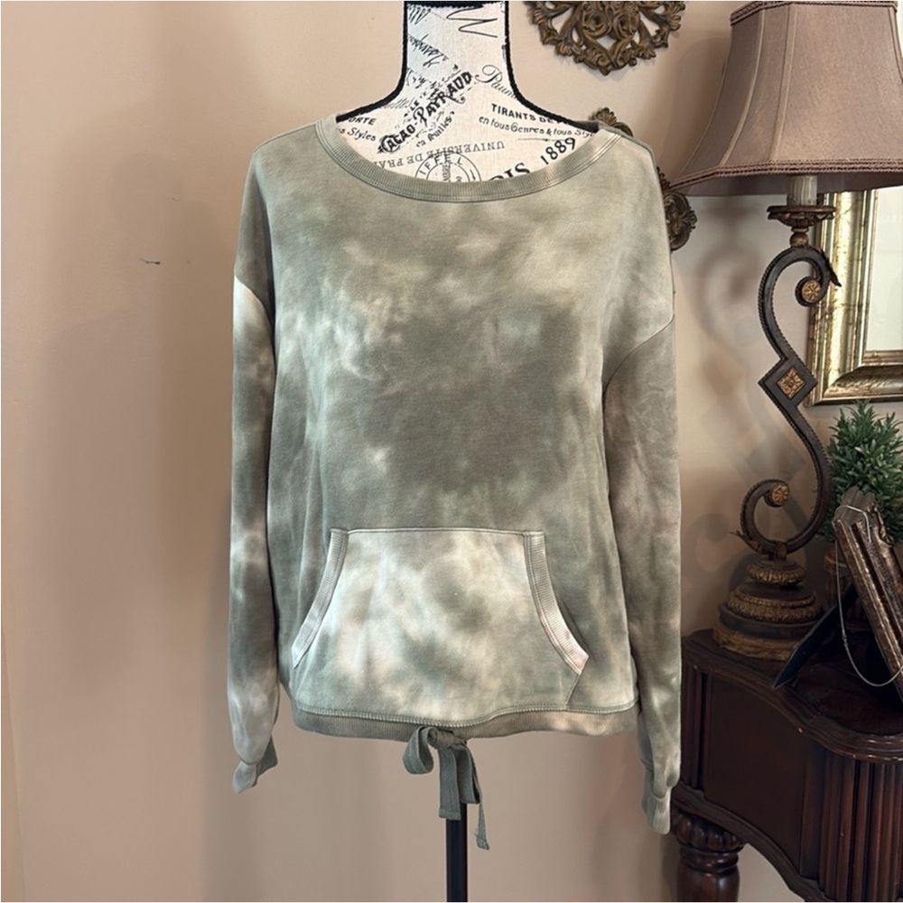 NWT, Steve Madden Textured green tie dye Sweatshirt